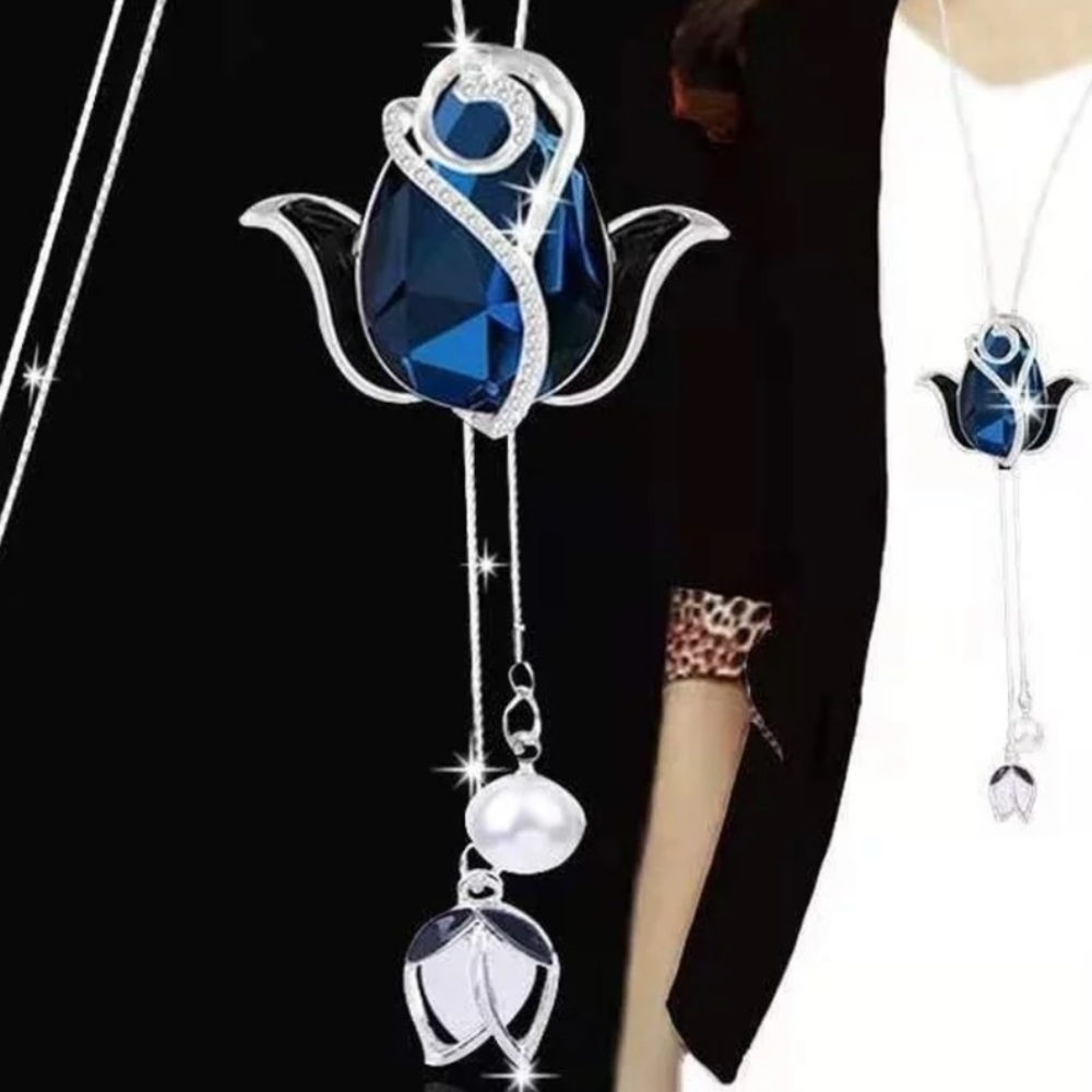 Beautiful Crystal  Necklac
